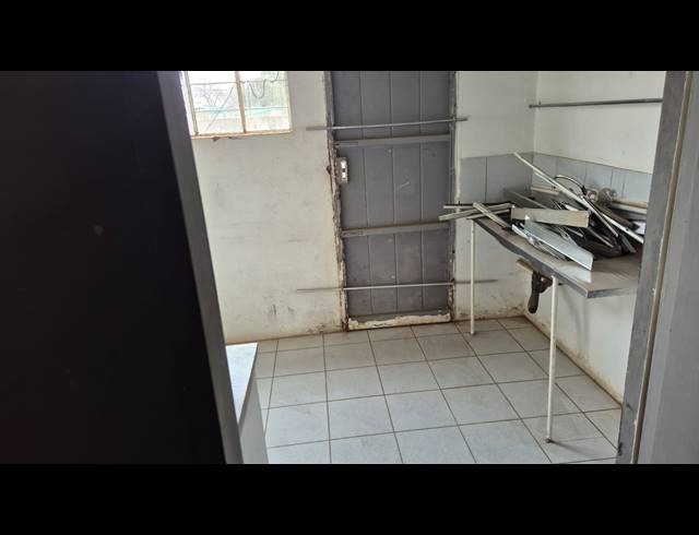 100M² BUSINESS TO LET IN MINNEBRON